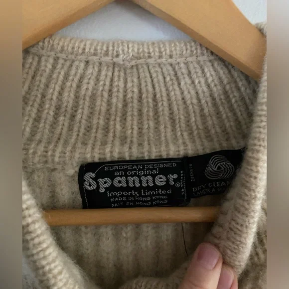 SOLD ELSEWHERE- 80s oatmeal wool button-up cardigan/sweater - S-M - Picture 3 of 5